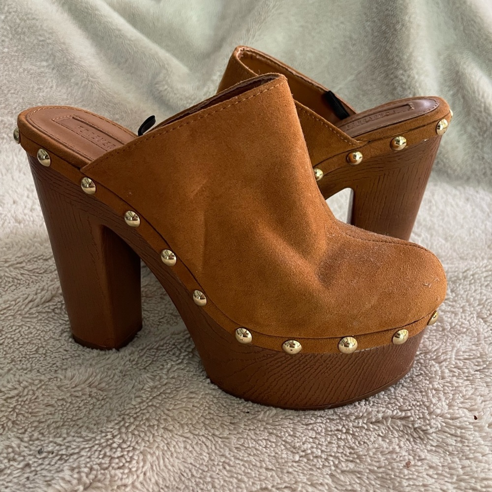 F21 Platform Clogs!